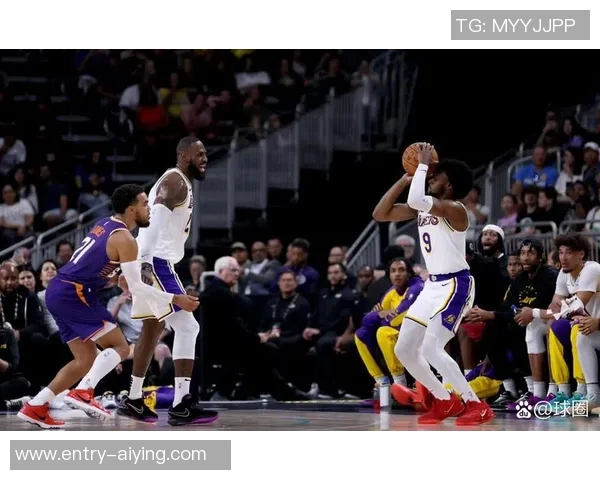 湖人快船球迷现场互动引发热议比卢普斯与FBI成焦点话题