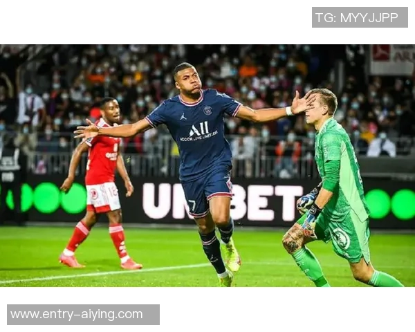 姆巴佩阿拉巴第76分钟替补登场引发全场欢呼那个男人终于来了